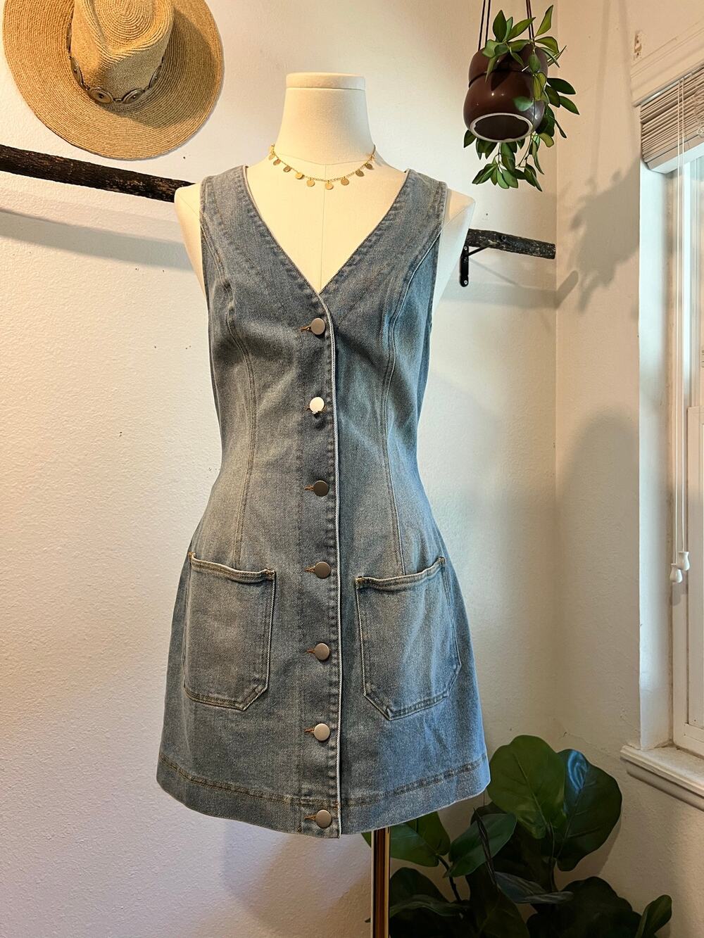 Lulu's Light Wash Denim Button Front Sleeveless Belted Mini Dress Size XS NEW